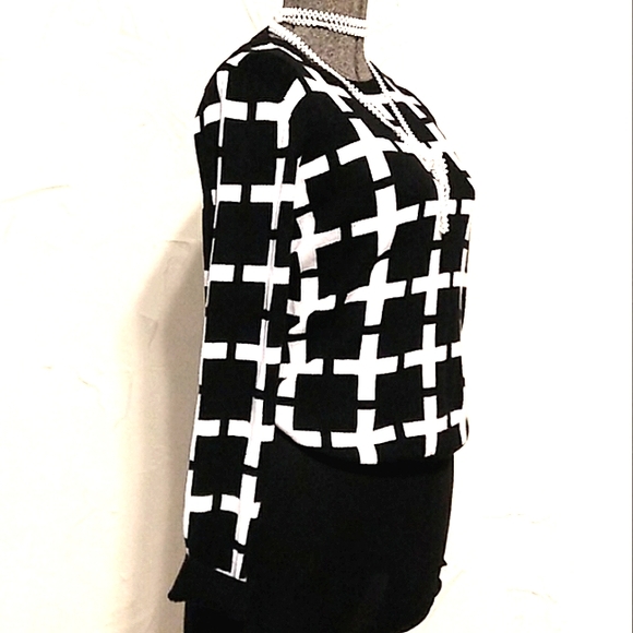NWOT Merona SuPer Soft B/W Knit Cross Print Crewneck Sweater - Picture 3 of 13